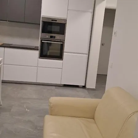 Apartman 2 Viale Diana 3 Piano Secondo