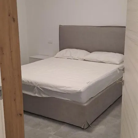 2 Viale Diana 3 Piano Secondo Lägenhet