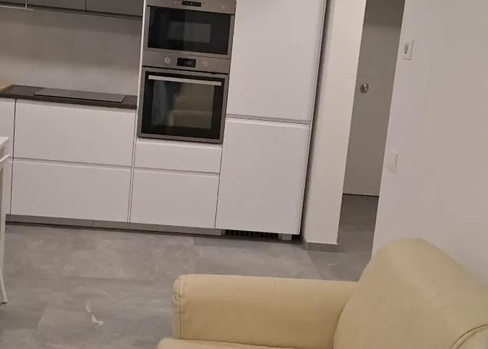 Lägenhet 2 Viale Diana 3 Piano Secondo