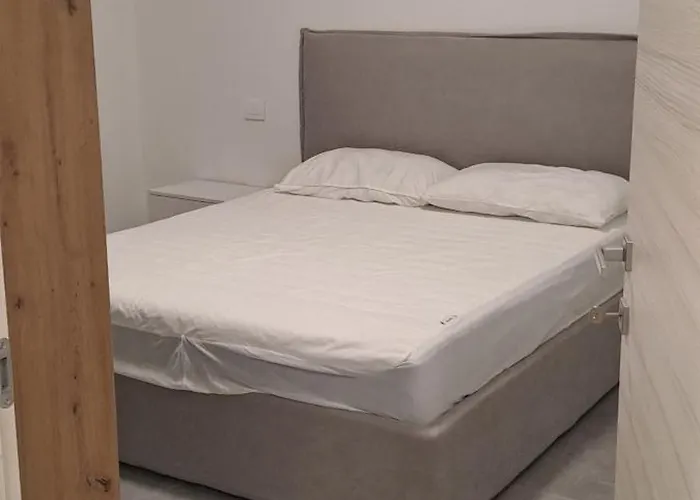 2 Viale Diana 3 Piano Secondo Lägenhet